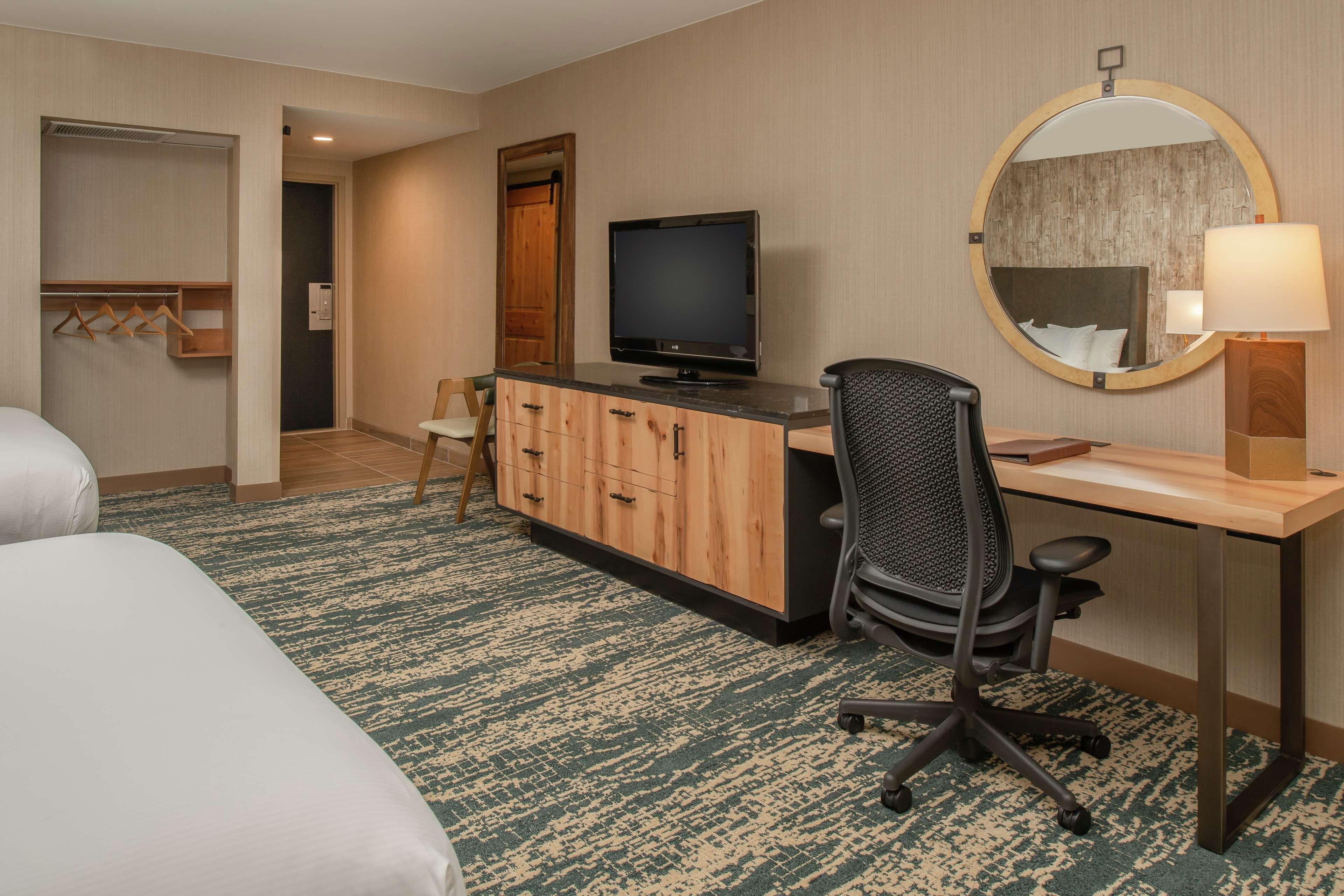 ดับเบิ้ลทรี บาย ฮิลตัน มิสซูลา เอดจ์วอเตอร์ Hotel ภายนอก รูปภาพ