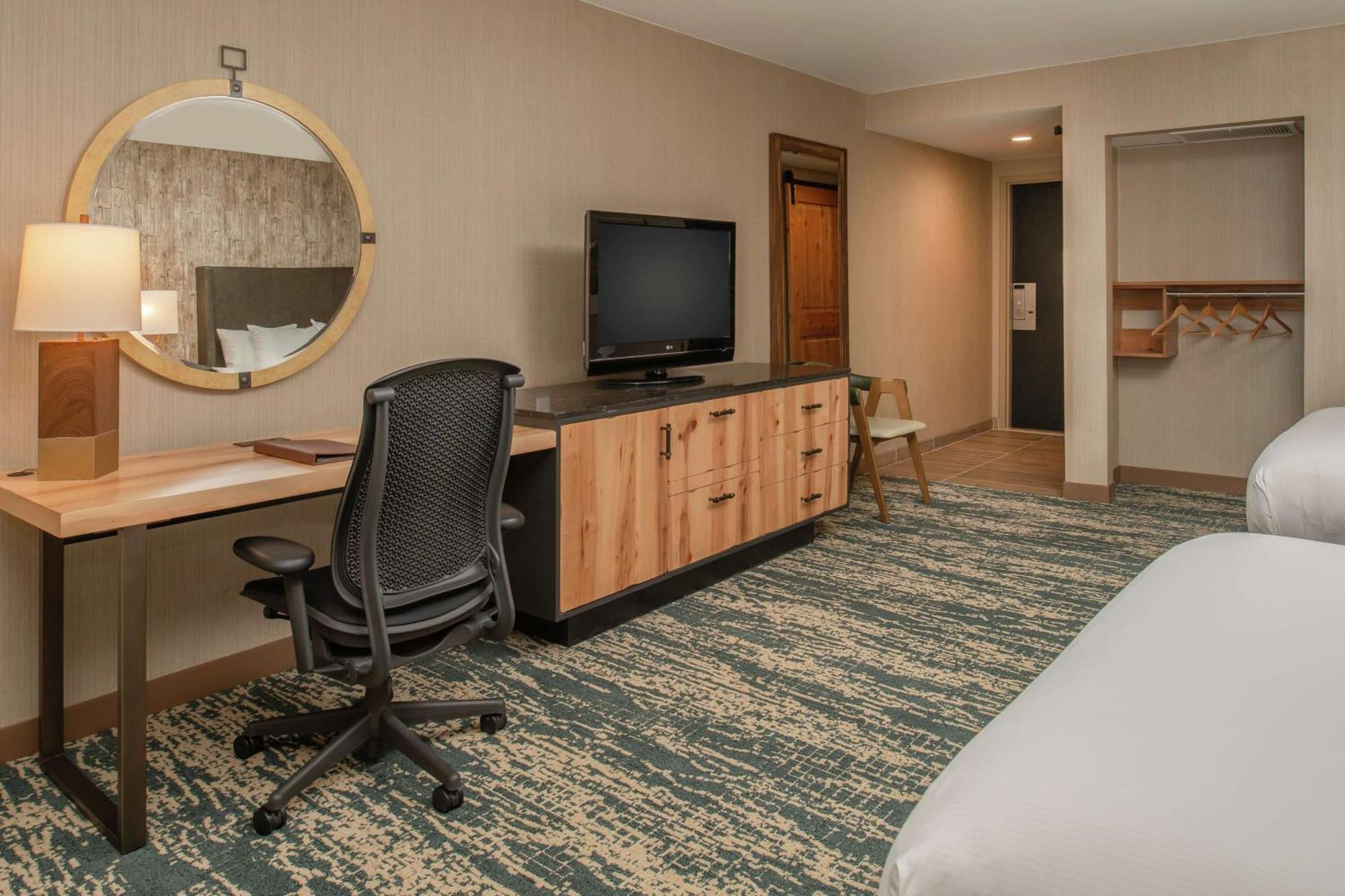 ดับเบิ้ลทรี บาย ฮิลตัน มิสซูลา เอดจ์วอเตอร์ Hotel ภายนอก รูปภาพ